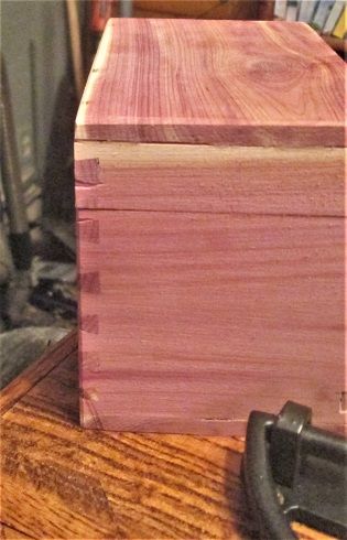 1866449472_CedarBox2cornerdetails.JPG.7114154ef4c3e317496a8aabf1edbca1.JPG