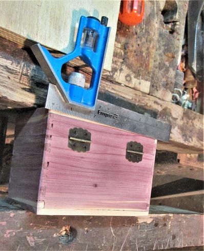 2086551558_CedarBox2bothhinges.JPG.07b779d6782c5f98ad15cfcddeaaac6e.JPG
