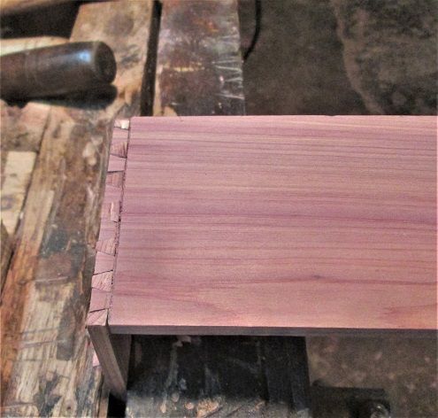 46993240_CedarToolBoxcorner2dryfit.JPG.cce31e20fc1f4ea275e746201d3114f9.JPG