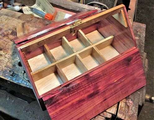 1472681194_CedarToolBoxPIPfinishedinsides.JPG.d0b518229c23467a5872e175ba8daa98.JPG