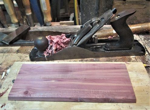 796685793_CedarToolBoxlidworkfaceplanedbefore.JPG.d00edfe0235ae0a37c8f47632d9ae263.JPG