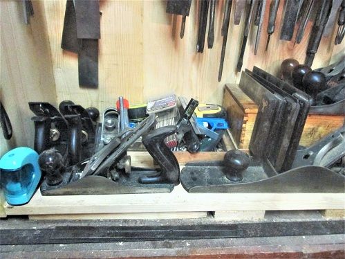 1561420805_TheShopCleanUpcasesfloor.JPG.b2fbc54c37f570fb1d388f0d651173cf.JPG