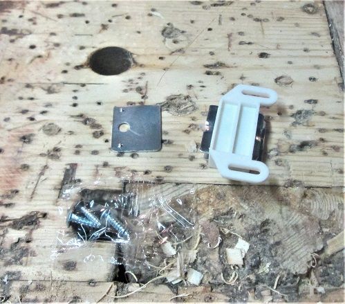 746117422_DoorInstalllatchparts.JPG.f3c691b2f4dc45b8b66d24e741c3e392.JPG