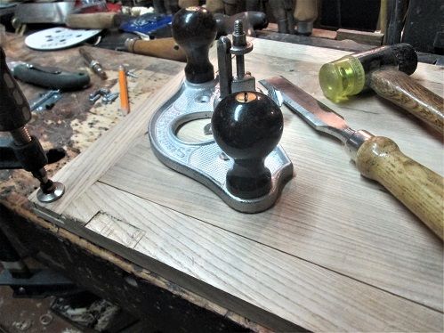 905202652_doorbuild102hingemortisetools.JPG.b18e1b9c91f0fc9f999efa52db5966d2.JPG