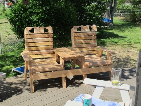 Love_Seat_2.jpg.7977d56deb7bf22352d371a82b37046e.jpg