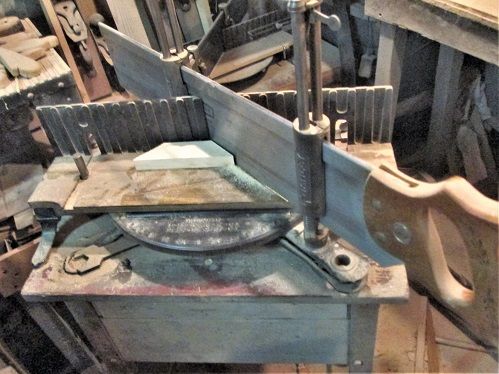 1061241438_GazeboTabledrawermitersaw.JPG.bbcd0dc08571fe69efe493a529f1c5fa.JPG
