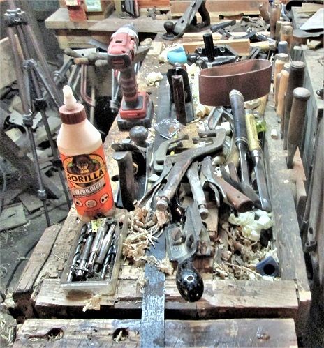 1224210715_GazeboTablemessybenchThursday.JPG.94b2d6c4526074b7a7cdc663e8994af0.JPG