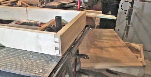 557154261_GazeboTableDrawerBuild2nddovetails.JPG.708f8dd40c7a998fecaa08956f0e90de.JPG