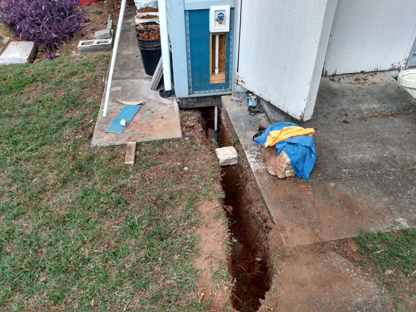 1108068695_Moredigging.jpg.fa33d49bcd323f8bb957682eb1553ac4.jpg