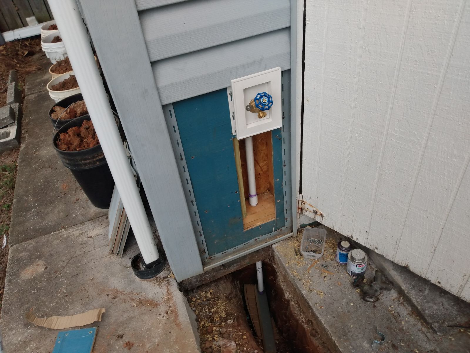 1526259387_Pipeandfaucetinstall.jpg.23531705fcc3165da739dd7779edb89a.jpg