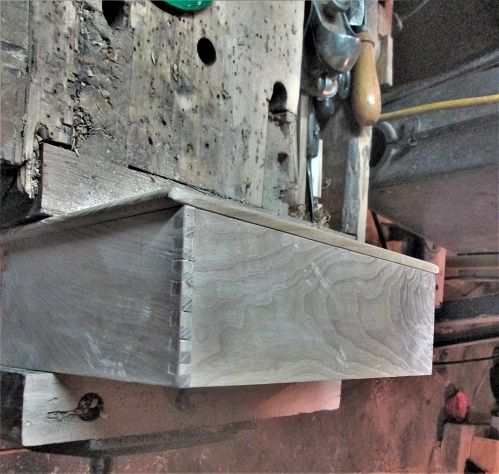 818259597_Lidworkfittedtobox.JPG.ebba792fbc34aebf00a392cf1a9fa30d.JPG