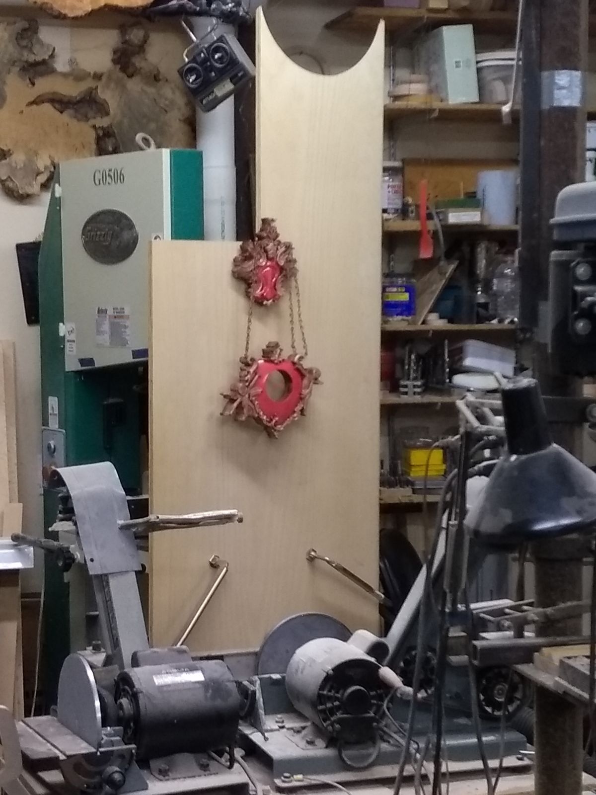 1832869027_IMG_20210814_180734210newhangingclocktryingtogetthechainattachedright.jpg.2a0cea77eacb70cae1fa578d4f455126.jpg
