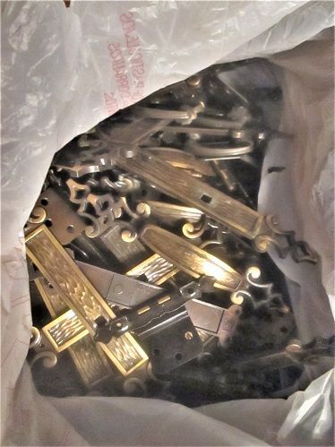19430367_Yardsale2boxofhardware.JPG.592e0630fb23917118d9062d44d77b45.JPG