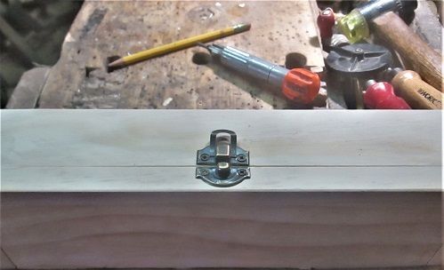 1231743346_BoxNo.1Un-latched.JPG.4a2e61604472f6617cbf236a9df548f0.JPG