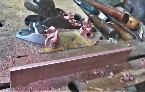 1557830003_ACedarBoxlidpartscleaningsawmarks.JPG.dd60023f5cdd29feaaf64dc12053aac2.JPG