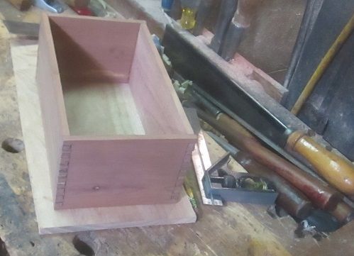 1564441924_ACedarBox4cornersdone.JPG.6e7a02130ea56b8d4c4e42f35e0f0178.JPG