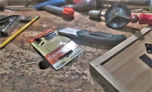 1867453623_BoxNo.1hinges.JPG.8c9e77e756e2edfe034a1e010e5ac8a3.JPG