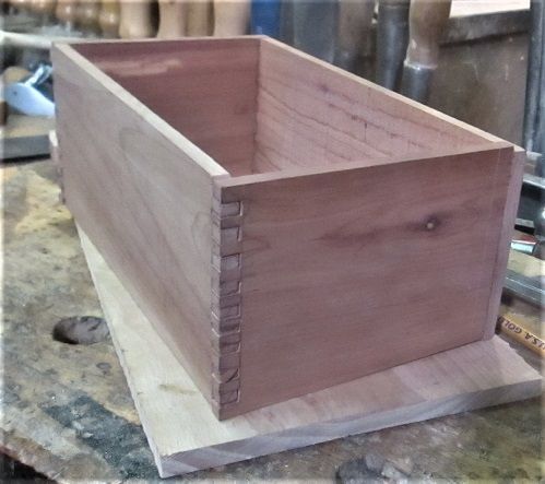 32250824_ACedarBoxcorner3done.JPG.d3358097969803fa74a239a740c9e45a.JPG