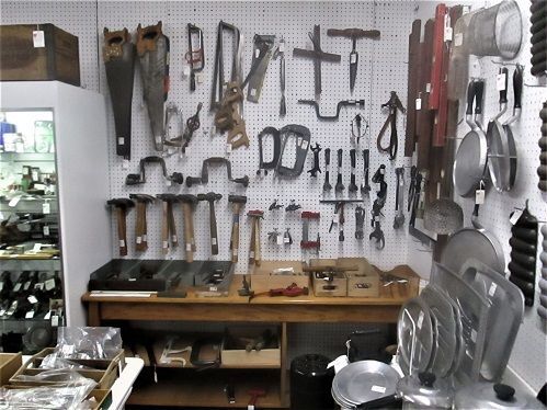 1649367586_HeartofOHwoodshopbooth1.JPG.a2eca7c39f379563c9d37194ea816376.JPG