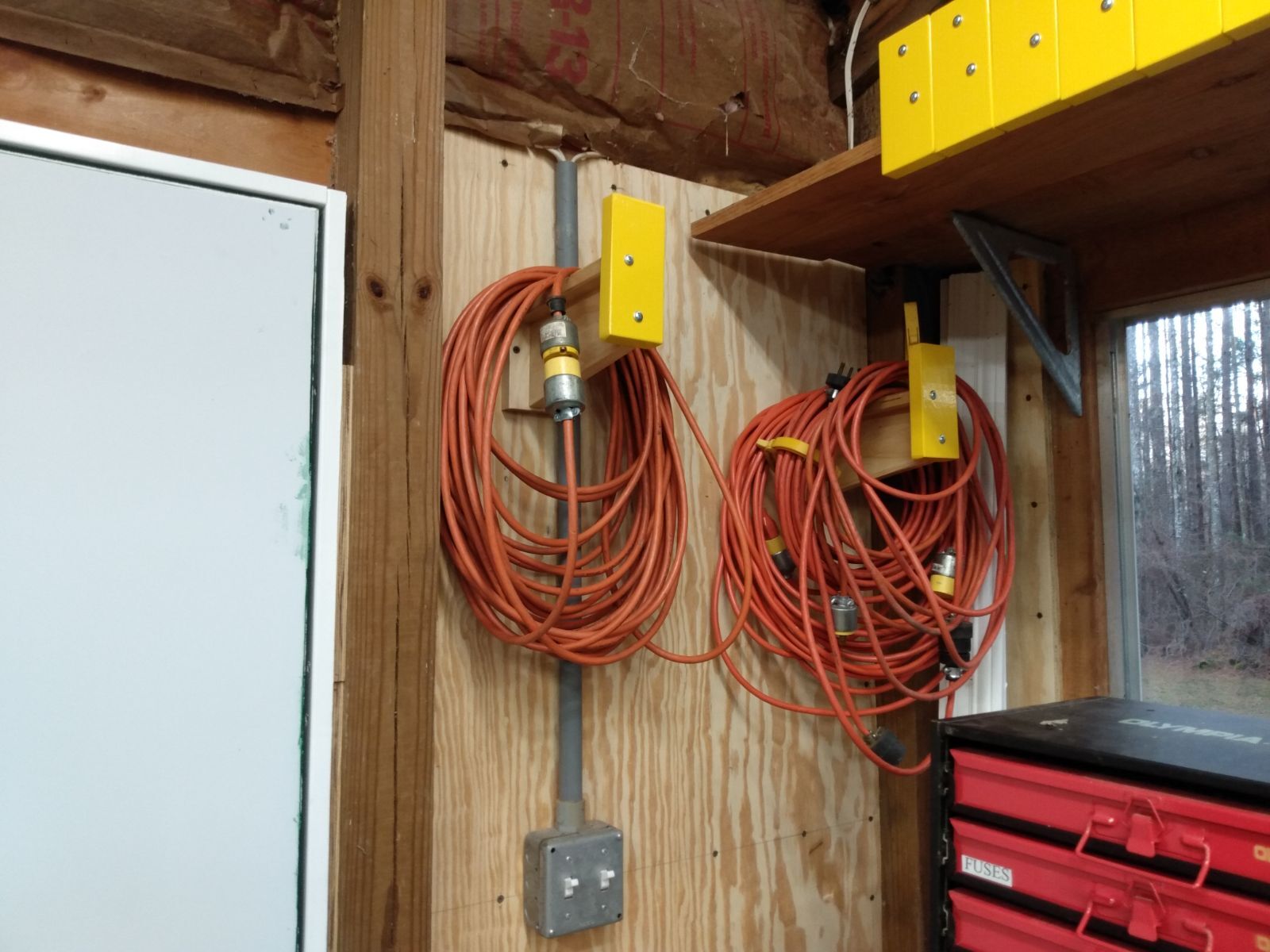 1862365293_cordhangers.jpg.423a0e293f7c395e6b2545d3a35b986f.jpg