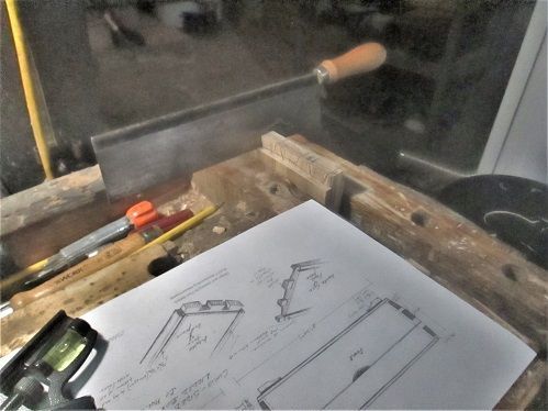 639588789_TheSellersBoxcuttingtails.JPG.a902ebe3284d71c19c37956e61e6146d.JPG