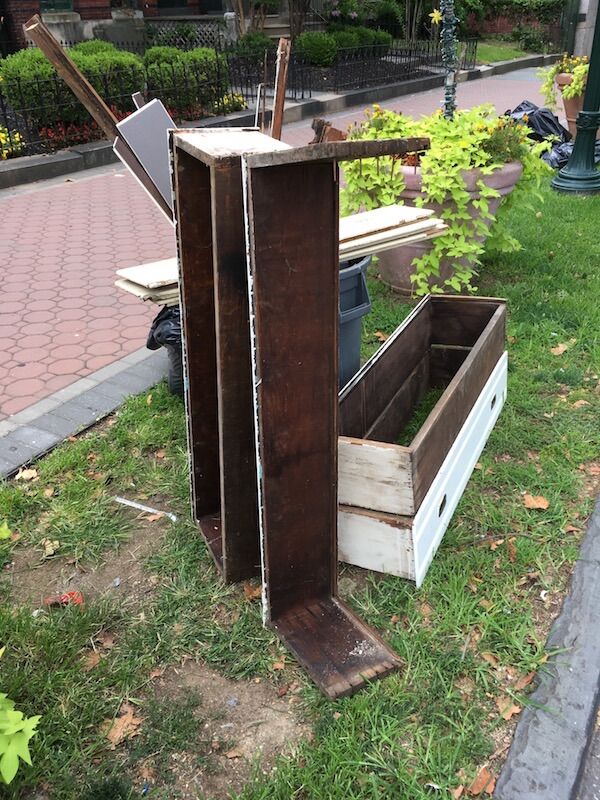 1978254960_westphillycurbfindbuiltindrawers.jpg.816d7fe8ba9134f982158004c312ad85.jpg