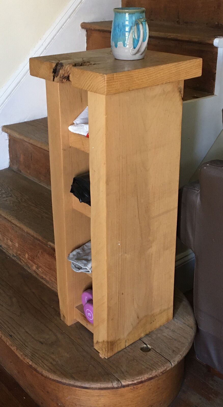 _birch_timber_newel_table_.JPG.80c55846559f7181410ea05301e52301.JPG