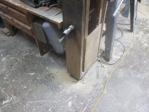 1888684331_TheShakerTablesawdustpile.JPG.56be0e26ce49d797413c34218e52d7ab.JPG