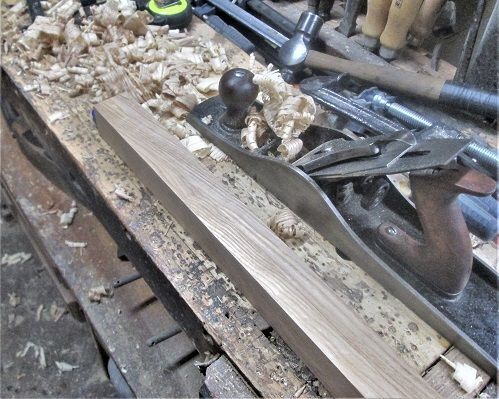 951024732_TheShakerTableLegsmakingshavings.JPG.dd5016beb1d6c49d3a1597a94c67f731.JPG