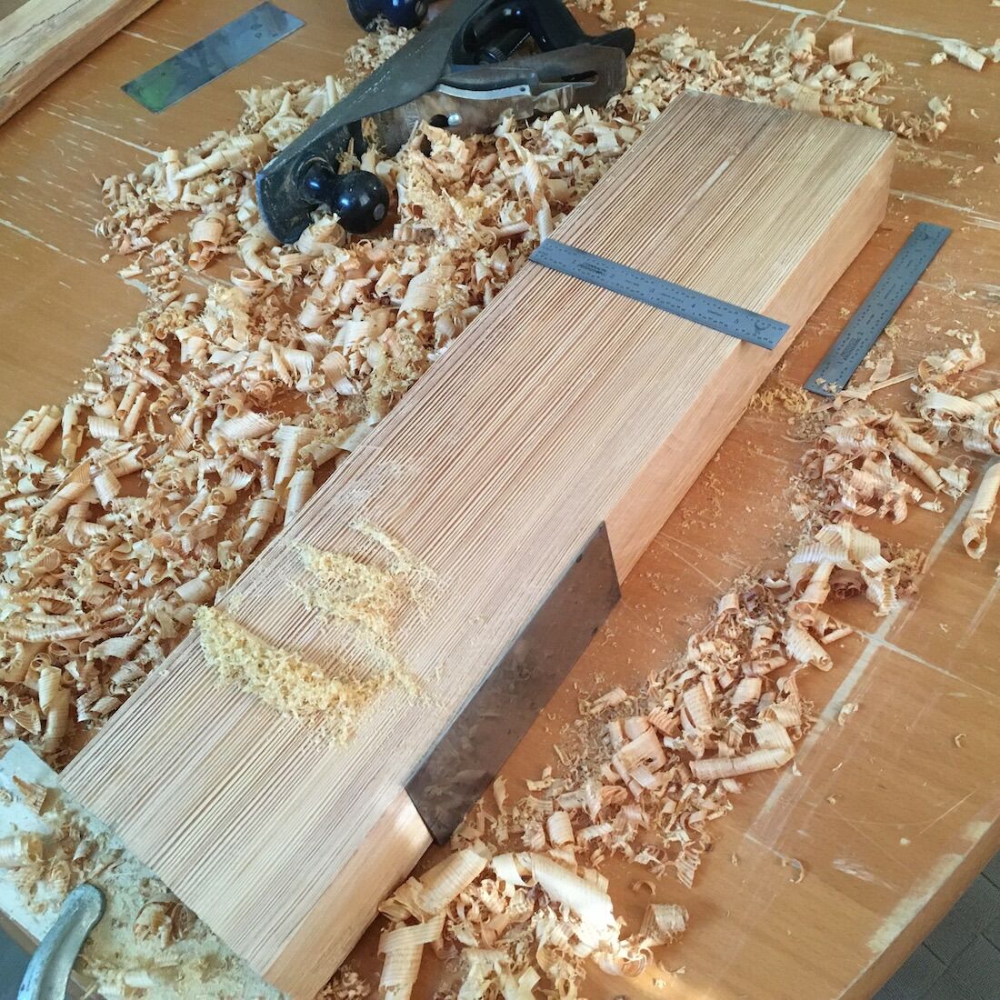 1916658254_planingscrapingthickheartpineplank.JPG.43bb73cc160e90e7189b7b0b9e18bd4c.JPG