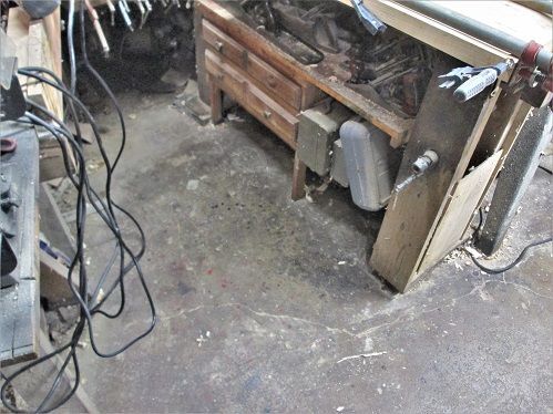 1982319666_AglueupFridaycleanedtheshop.JPG.8d872393c40ec4e1d18ad0ccb8f1db0b.JPG