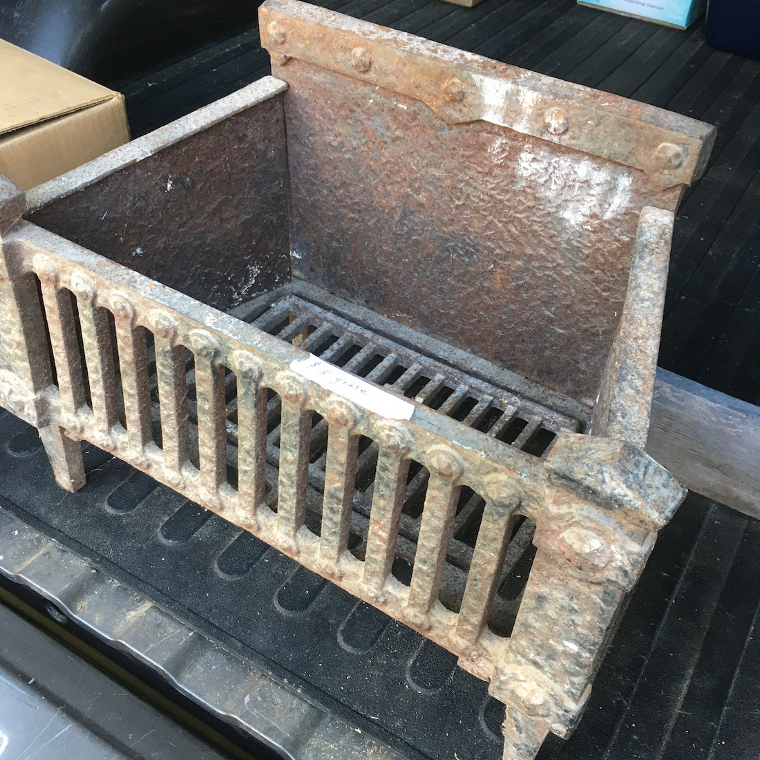 779971666_castironfireplaceinsertB.JPG.577db336ab73b89f6c122aa016569621.JPG
