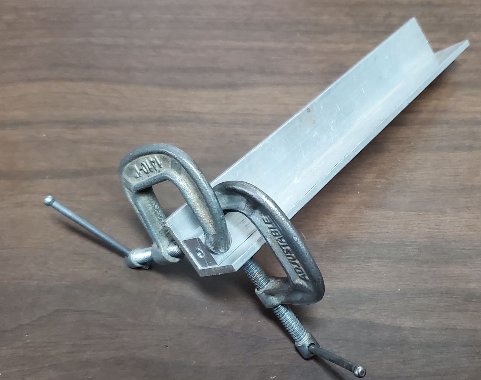 hinges-03.jpg.0bc075c954c9b9548433487d515f1d6d.jpg
