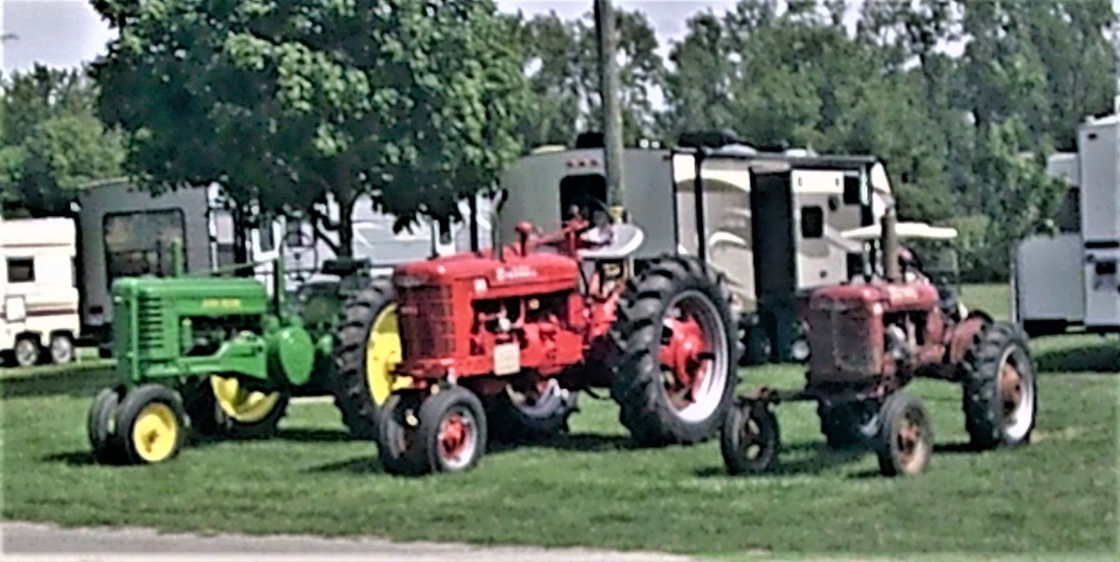 1583661226_TractorFest2022Tractors3.JPG.b9b2b9f04b3eef76f18980f00d44c3a1.JPG