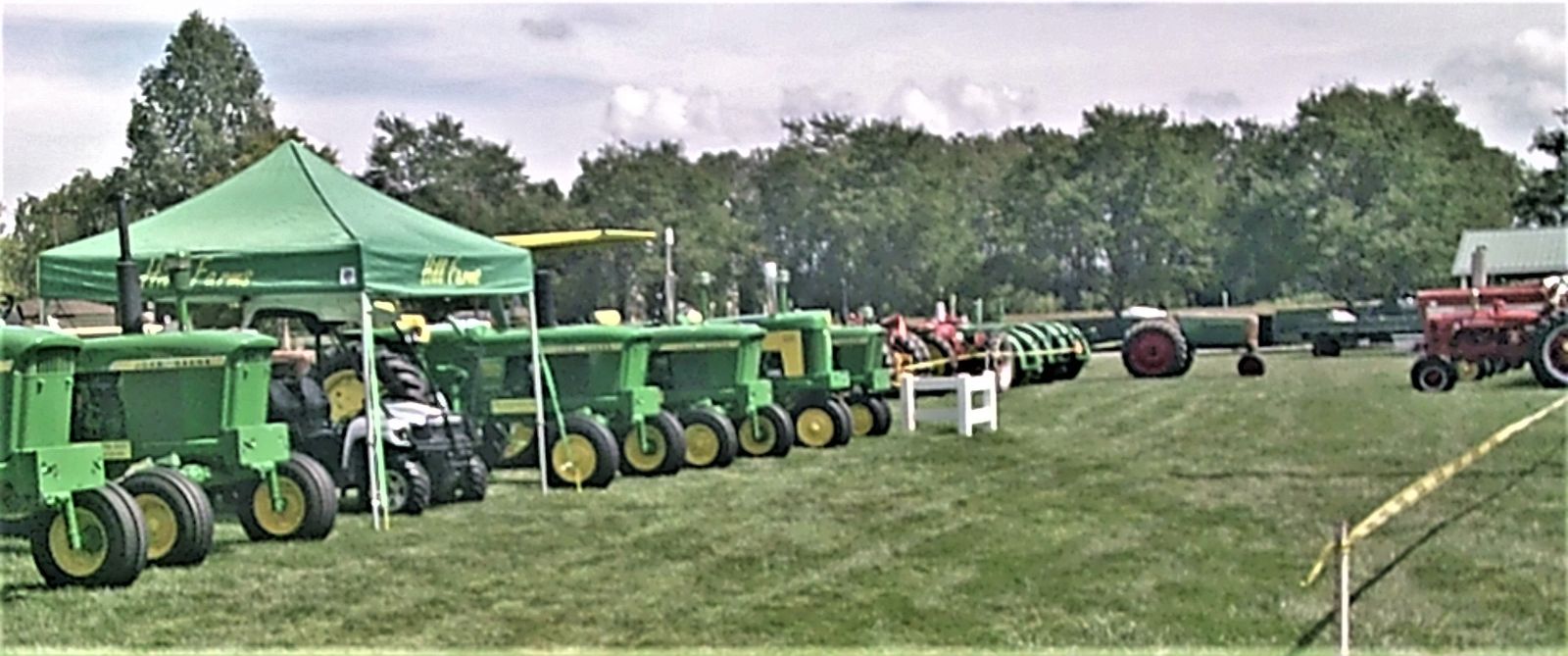 2008673970_TractorFest2022greenrow.JPG.11094537ec9454c9ee1343c18ec93442.JPG