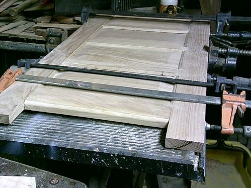 1201034595_Tues.frameworkglueup.JPG.e28951199e551f101ba53e66856c0927.JPG