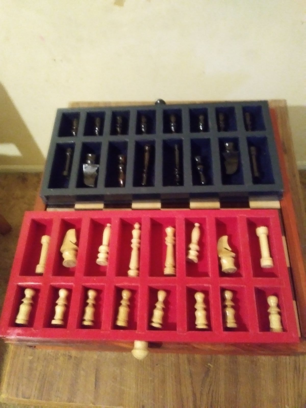 1012158900_chessboardtrays.jpg.e4516d438e9fe27cbd4eb4f9575c8e63.jpg