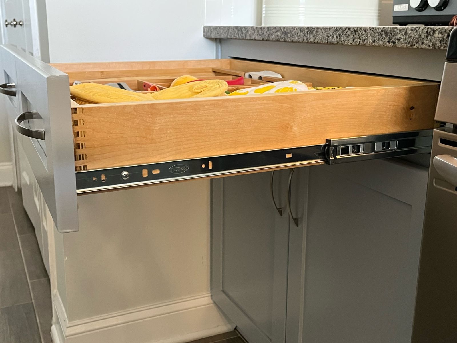 cabinet33b.jpeg.a9b36c6360d27a4f84dcd52f2ba7a94d.jpeg