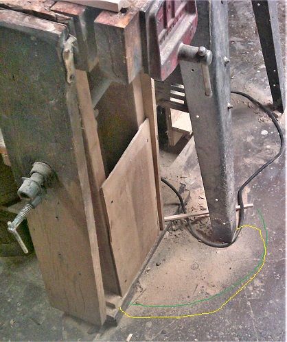 Resawmadesomesawdust.JPG.4edd0a04c30e3b5c2d0317b3862768fd.JPG