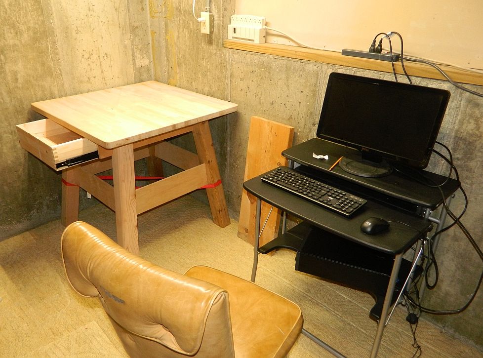 Workstationsetup.jpg.53667ebf5e1a5f24e5099e1dea0012aa.jpg