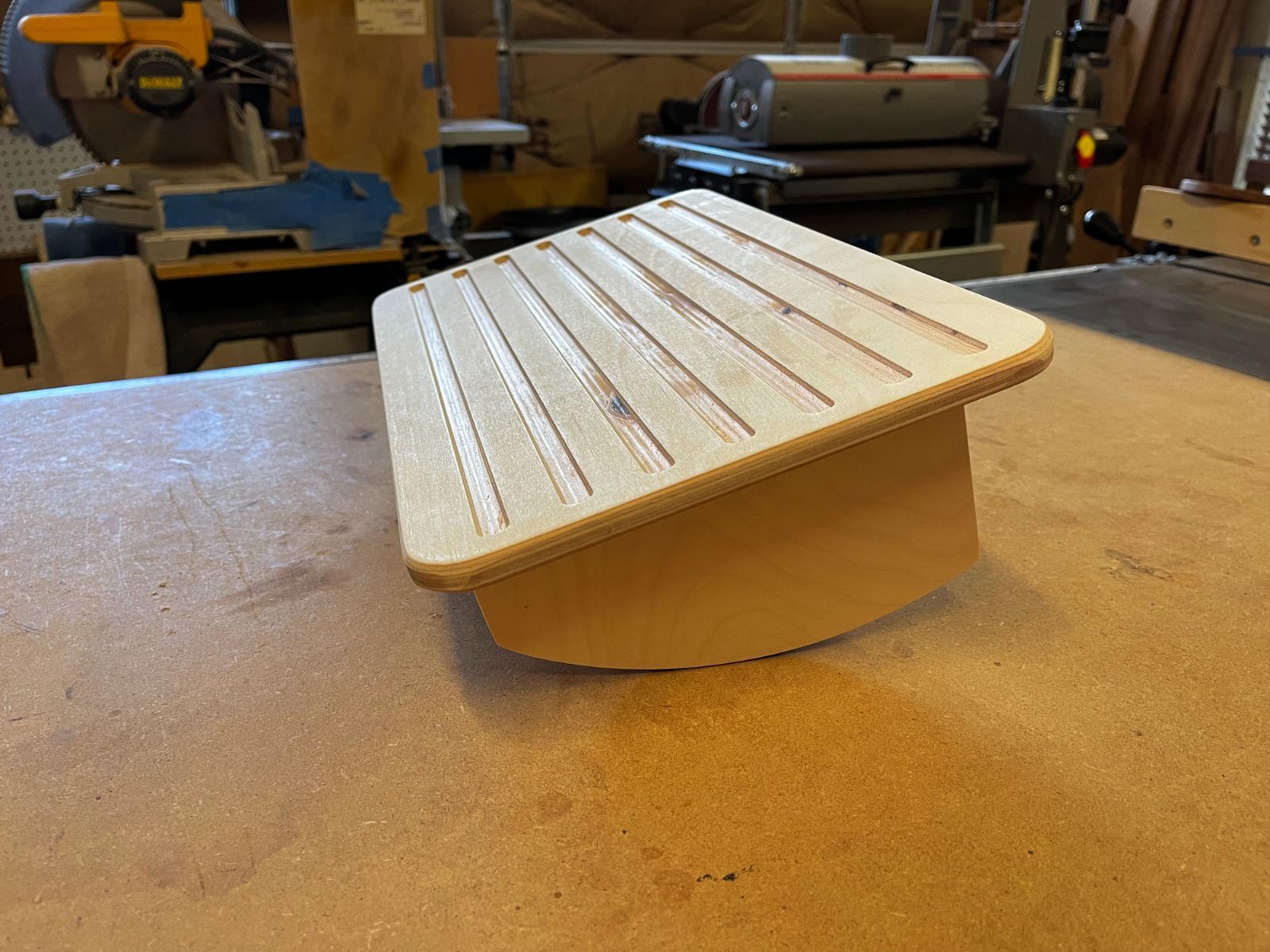 002-Footrest.jpg.0aa43345cd603f2d3652b0f5a7721614.jpg