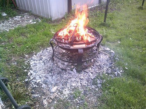 ThursdayNightFirePitlit.JPG.69f7f435eb50eb8a17cbbf19baa2d215.JPG