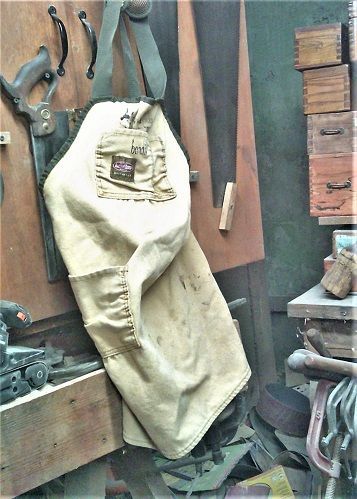 MondayDovetailworkshopapron.JPG.b22c0753578d182f3b9e12a669ba1b9d.JPG