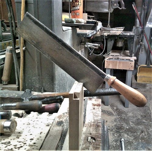 Tues.Corner2Dovetailsaw.JPG.7387d566007abcfe9b9be2e1fb5e152d.JPG