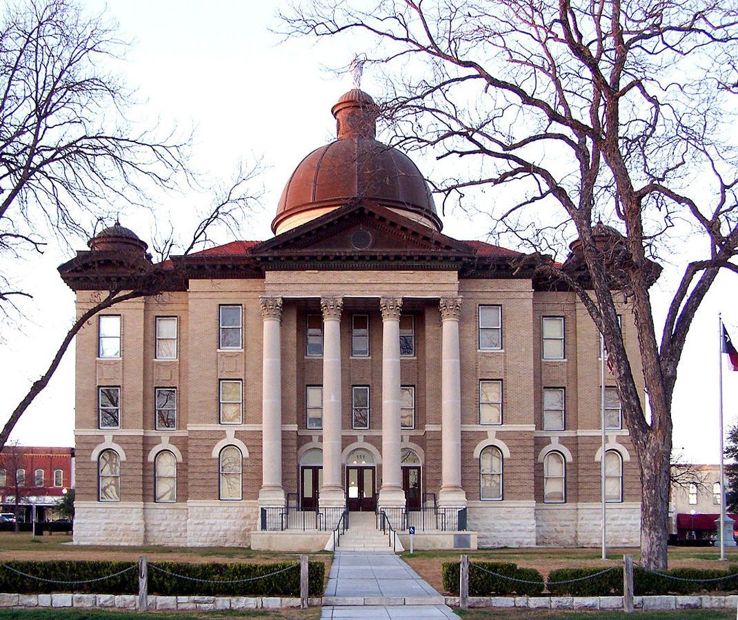 Hays_courthouse.jpg.a2257006a2f0e20ad60a71ecd1d51527.jpg