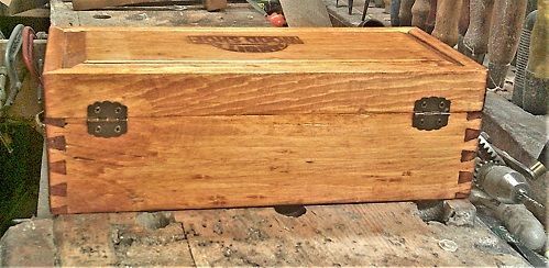 AugustBoxProjectPosthinges.JPG.2583a31a5a7b63e4507fa8b741857798.JPG