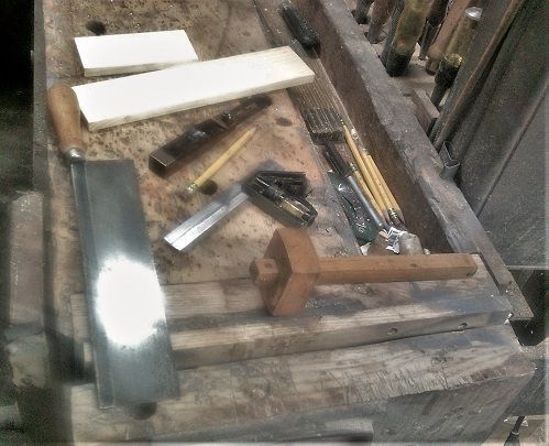 AugustBoxSundayDovetailtools.JPG.dc8666c1694d5eeea948689b4408a31d.JPG