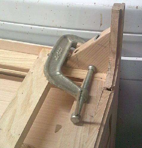 BracketFridaygluescrewsandaclamp.JPG.840961217f4011a7b9b7db7dd6d6c3d5.JPG