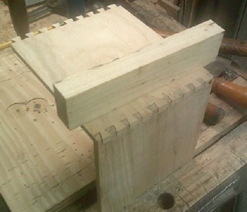 ResawworksFridayhelpinghand.JPG.235da4f8f23d39595d215eba3f310606.JPG