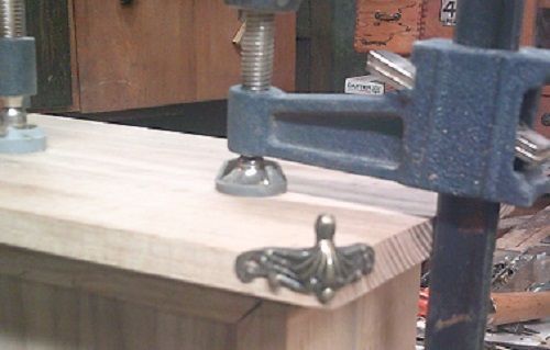 ResawClockTuesdayfootdetails.JPG.08f2767adf720f4c4f47411d7b2b7c96.JPG